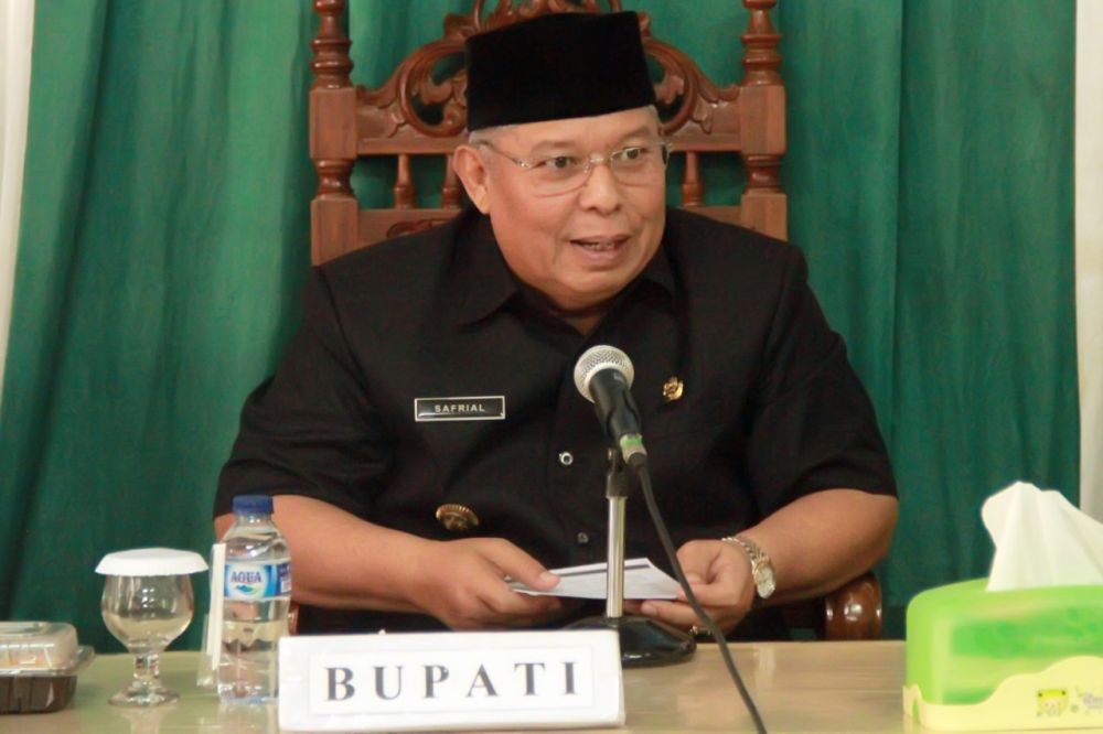 Bupati Tanjabbarat  Safrial