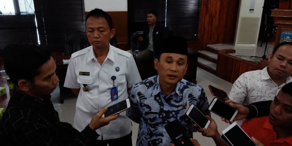 Kakan Kesbangpilinmas didampingi Kepala BNNK Batanghari Kompol M Zuhairi
