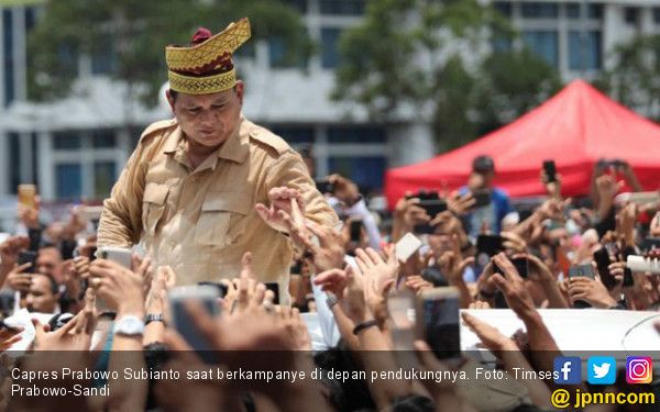 Capres Prabowo Subianto Saat Berkampanye di Depan Pendukungnya