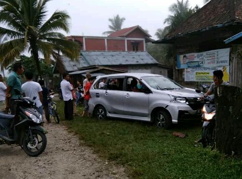 Mobil yang ditinggal Pergi Oleh Pelaku Pencuri Kambing Warga Desa Bukit, Kecamatan Pelawan Kabupaten Sarolangun
