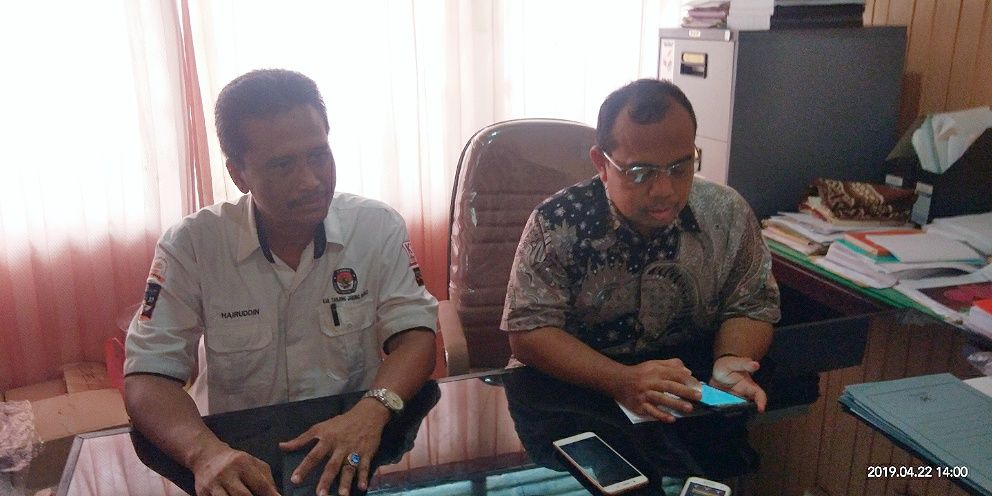 Komisioner KPU Provinsi Jambi didampingi Ketua KPU Tanjabbar