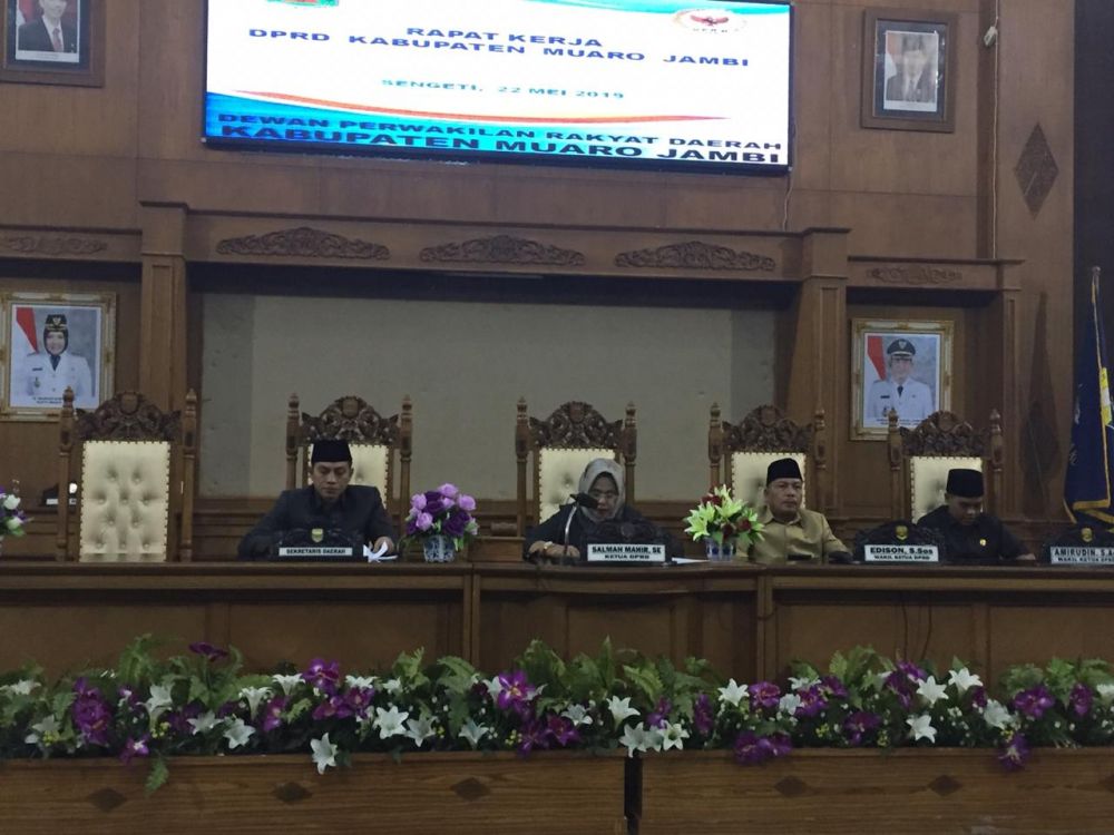 Ketua DPRD Muarojambi membuka rapat paripurna kemarin