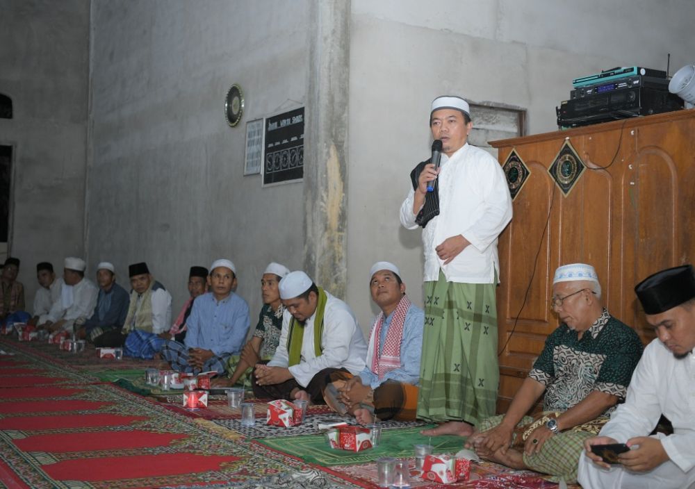 Bupati Merangin H Al Haris saat menyampaikan sambutan pada Safari Ramadhan di Dusun Sei Murak