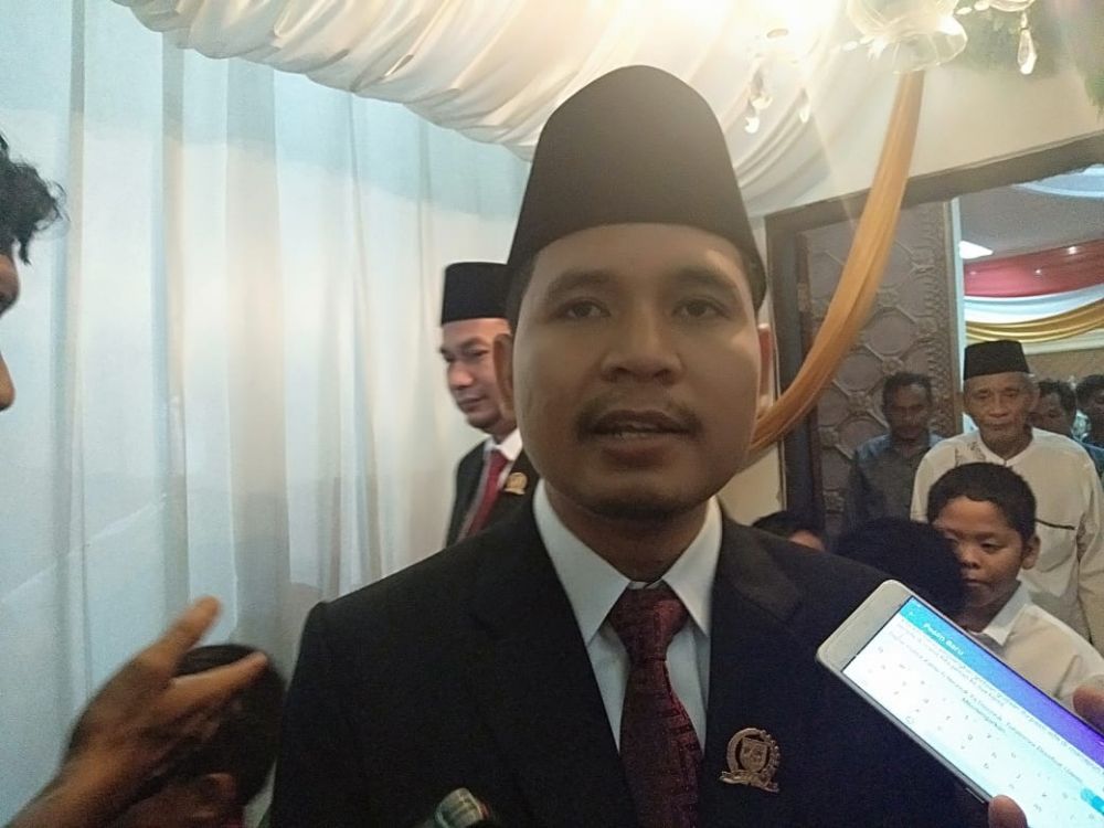 M Yasir memberikan keterangan pada wartawan