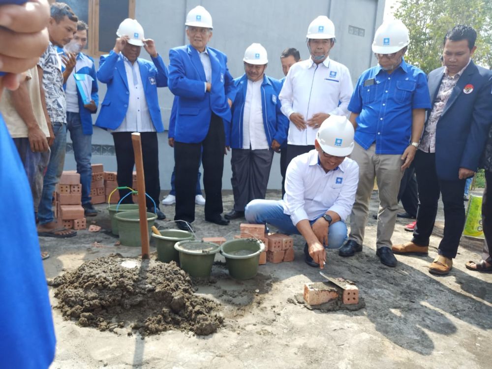 Peletakan batu pertama pembangunan kantor PAN.