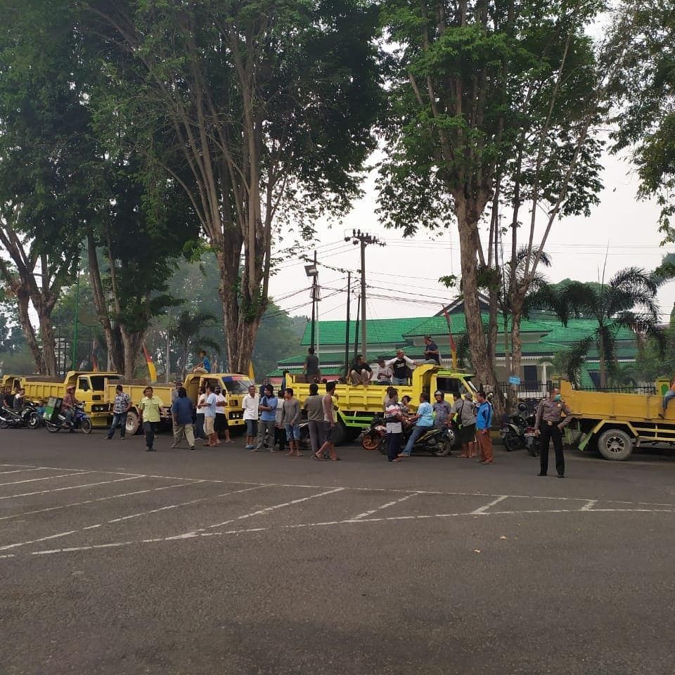 Sopir truk yang melakukan aksi di Taman Jomblo.