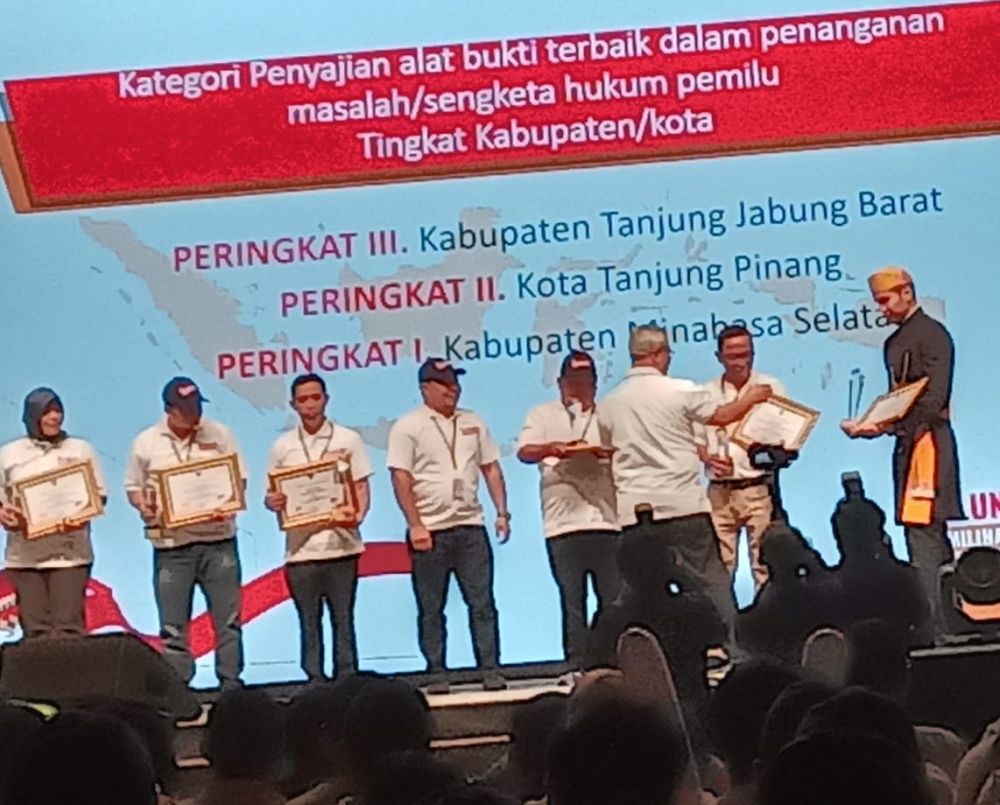 KPU Tanjabbarat raih peringkat tiga kategori  kategori penyajian alat bukti penanganan sengketa pemilu 2019