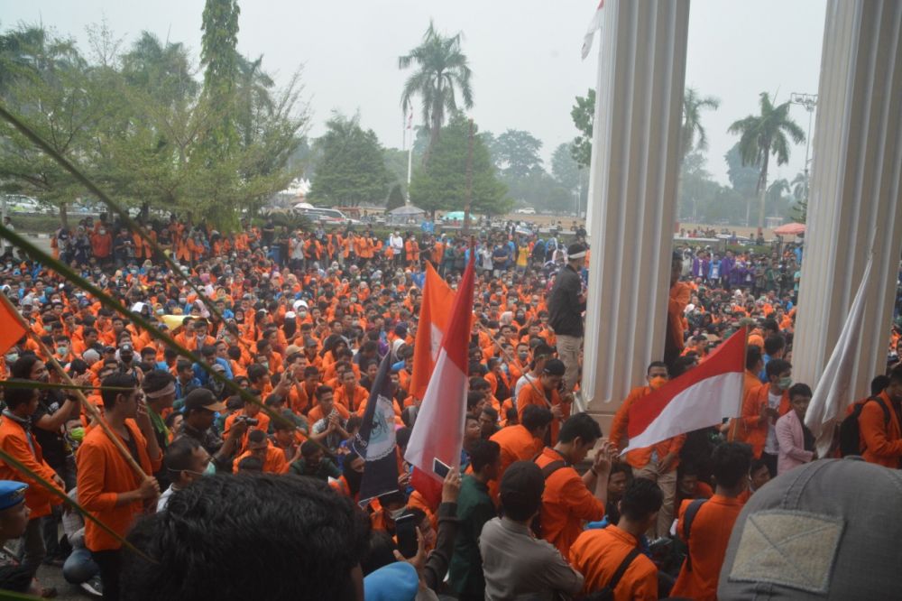 Ribuan Mahasiswa yang melaksanakan demo