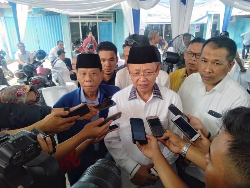  Cek Endra (CE) saat diwawancara usai mengembalikan Formulir