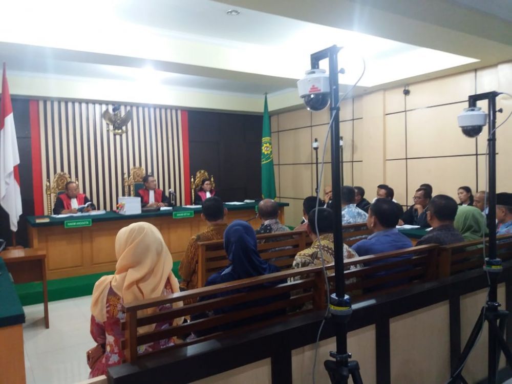 Sejumlah anggota DPRD Provinsi Jambi periode 2014-2018 dihadirkan ke persidangan untuk menjadi saksi kasus suap uang ketok palu pengesahaan RAPBD Provinsi Jambi tahun 2017