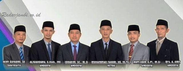 Komisioner KPU Kabupaten Sarolangun dan Kepala Sekretaris