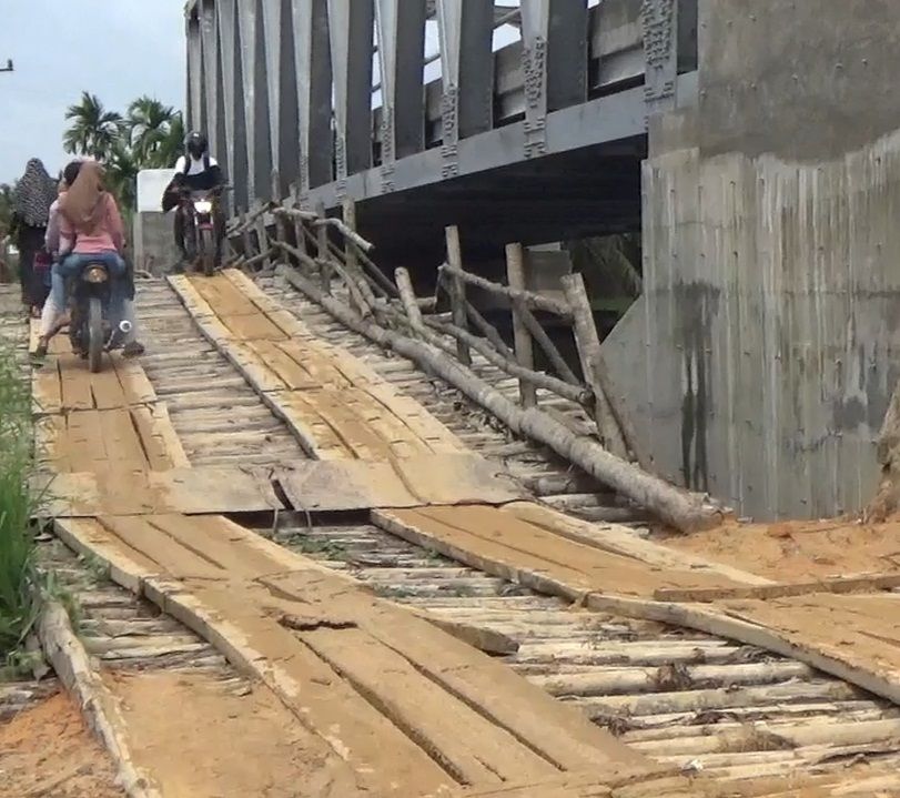 Kondisi jembatan darurat yang mengkuatirkan