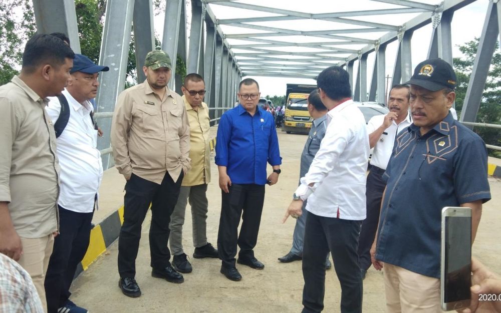 Dewan provinsi Jambi mengecek jembatan Sugeng.