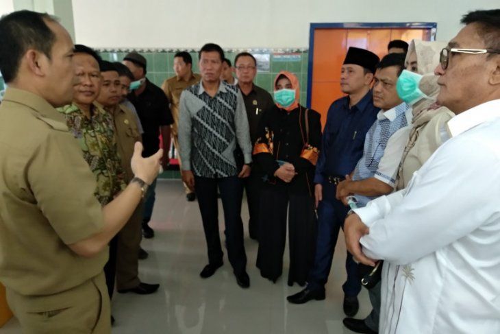 Komisi IV DPRD Provinsi Jambi, Senin, meninjau Rumah Sakit Umum Daerah (RSUD) Raden Mattaher Jambi dalam rangka memastikan pelayanan di rumah sakit tersebut berjalan baik.
