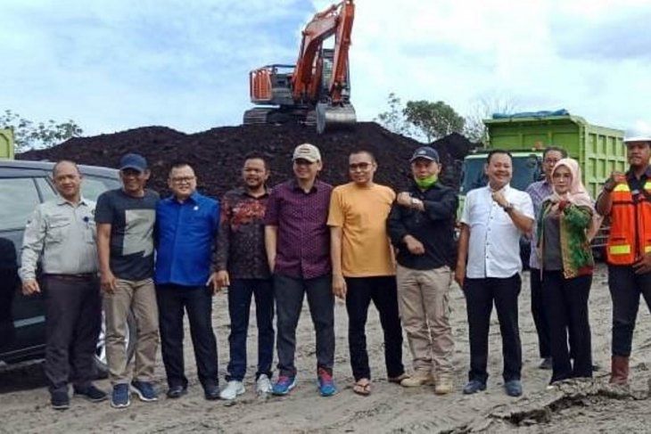 Komisi III saat meninjau salah satu lokasi tambang di Kabupaten Tebo, Selasa (10/3)