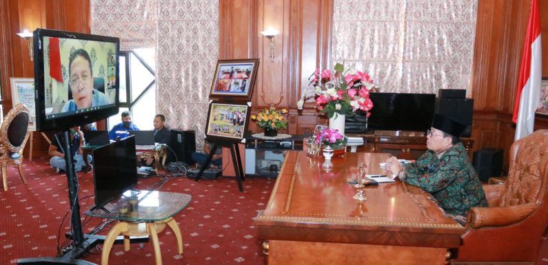 Rapat Online Gubernur Jambi Dr.Drs.H.Fachrori Umar,M.Hum, bersama Bupati dan Wali Kota se Provinsi Jambi dalam upaya penanganan serta pencegahan virus Covid-19 di Provinsi Jambi, Jumat (3/4/20).Arahan Gubernur jambi.