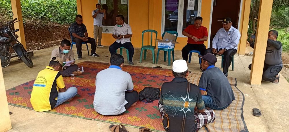 Pansus LKPj Komisi II saat meninjau UPPB karet di Sungai Melinau, Kabupaten Merangin, Rabu (15/4).