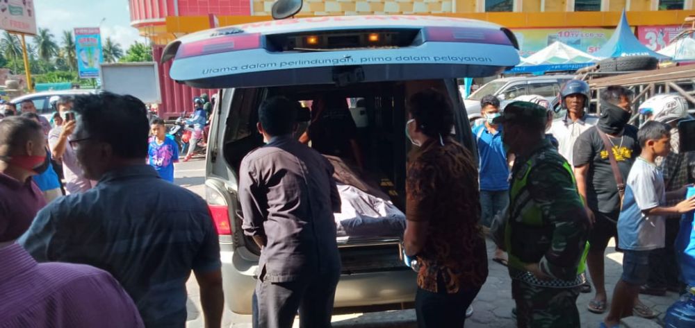 Korban Adi Sumarwan (63) warga Payo Selincah dibawa ke RS Bhayangkara, Kota Jambi 