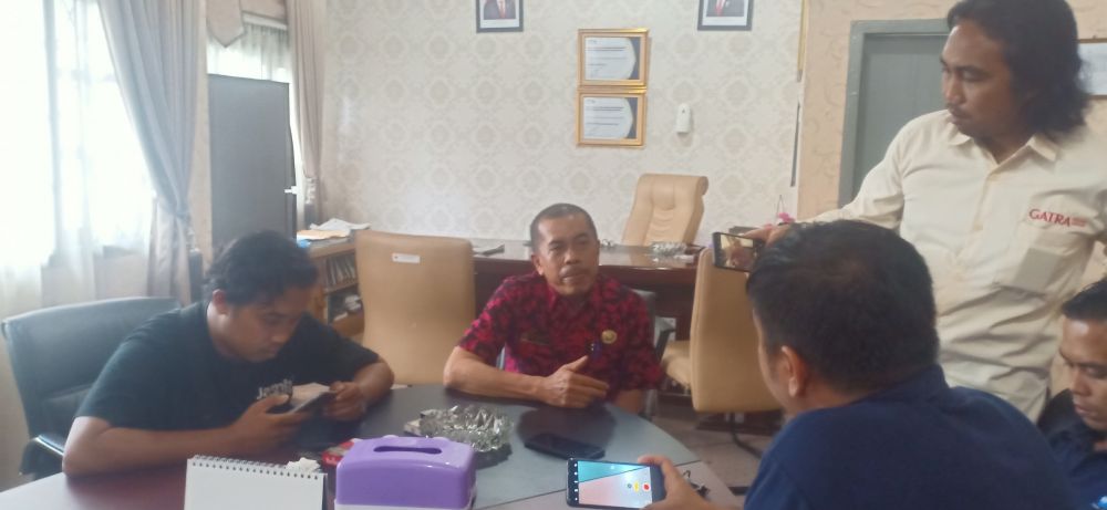 Inspektur Daerah Kabupaten Batanghari, Muchklis saat diwawancarai awak media.