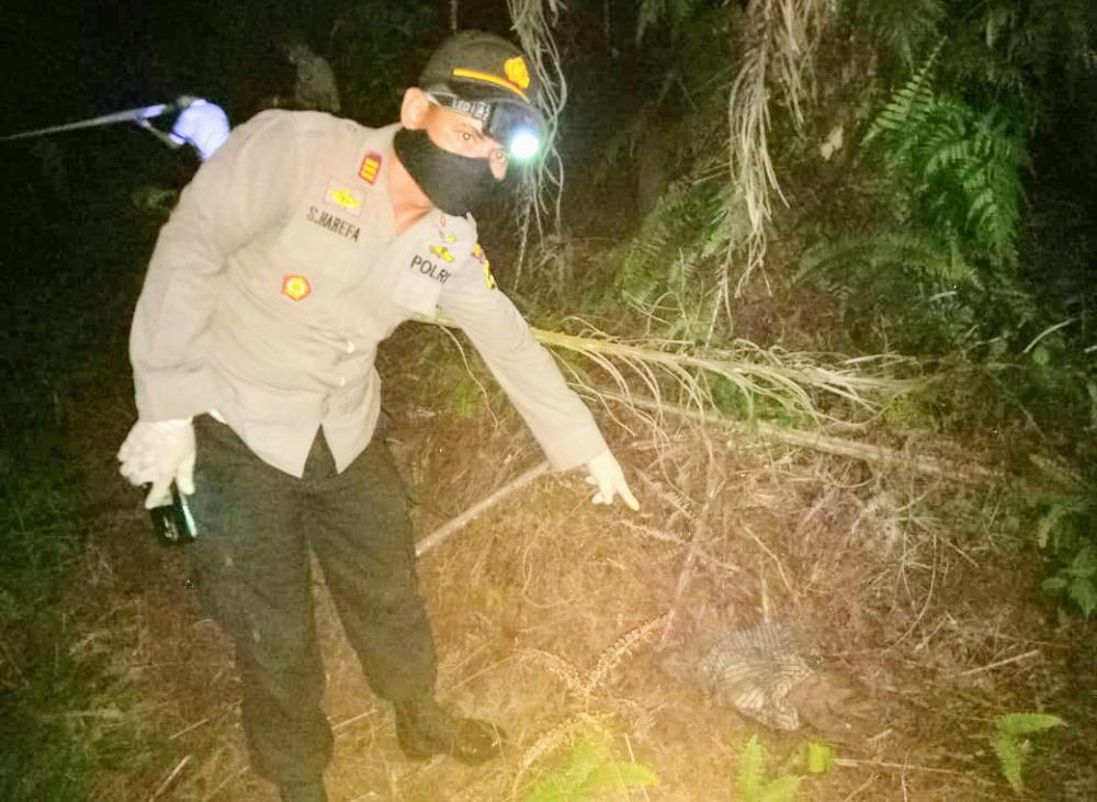 Polisi melakukan olah TKP penermuan kerangka manusia 