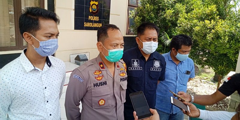 Waka Polres, Kompol Husni Thamrin didampingi Kasat Reskrim IPTU Bagus Faria, Kasat Narkoba IPTU Lumbrian Putra dan Kanit Pidum, Bripka Romy