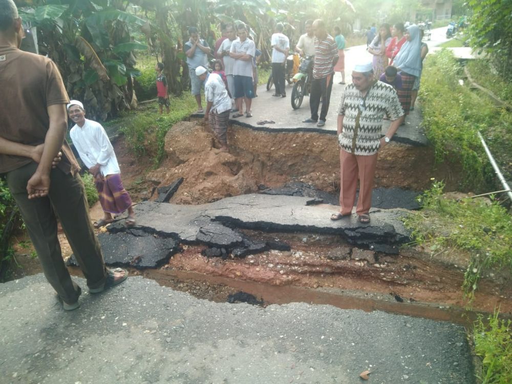 Camat Limun, Sibawaihi turun ke lokasi jalan putus di desa Tanjung Raden
