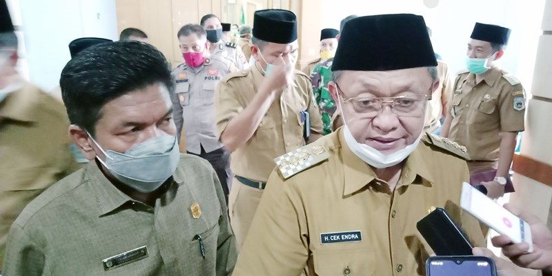 Bupati Sarolangun, Drs H Cek Endra dan Ketua DPRD, Tontawi Jauhari SE