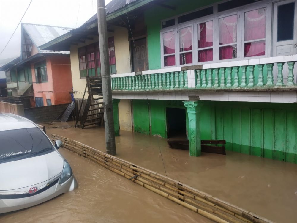 Rumah warga yang terendam banjir