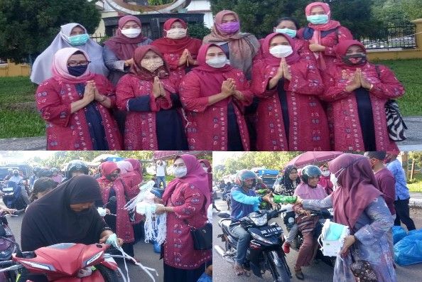 Peduli Covid-19, Persatuan Istri DPRD (PIAD) Kabupaten Sarolangun berbagi takjil dan masker