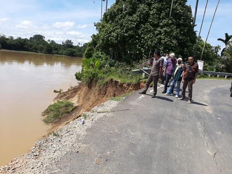 Komisi III Bidang Pembangunan Infrastruktur DPRD Provinsi Jambi merespon keluhan warga terkait dengan ruas Jalan Provinsi di Desa Putikalo yang nyaris terputus