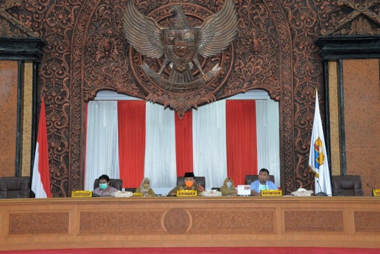 Rapat Paripurna Dewan Perwakilan Rakyat Daerah (DPRD) Provinsi Jambi dengan Agenda Evaluasi BOT (Built Operate Transfer/Bangun Guna Serah) dan Aset Pemerintah Provinsi Jambi, di Ruang Rapat Utama DPRD Provinsi Jambi