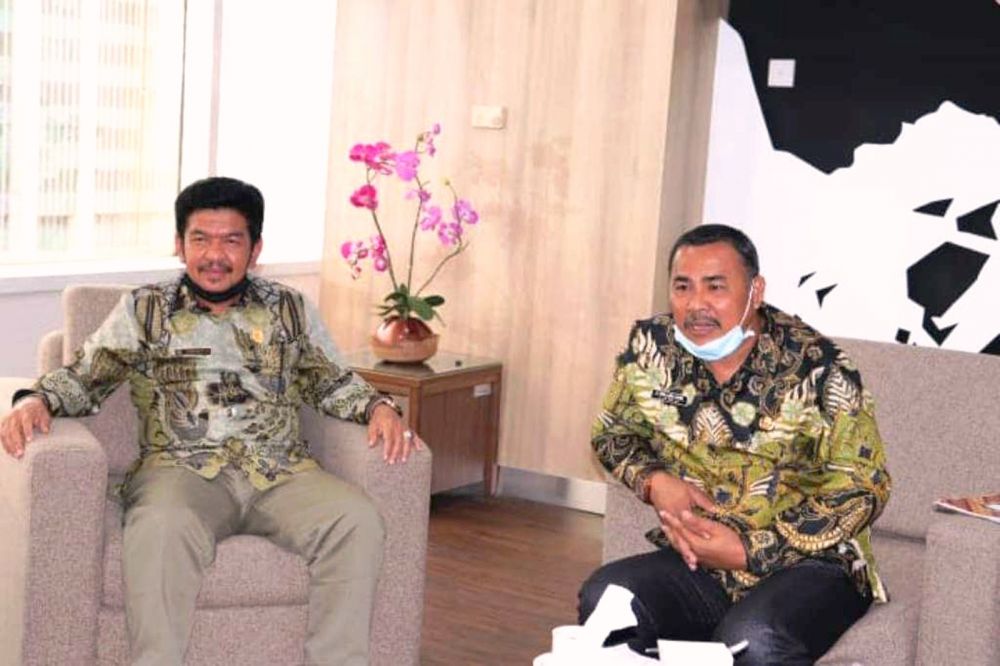 Ketua DPRD, Tontawi Jauhari dan Wakil Bupati, H Hillalatil Badri di Kemenkumham RI