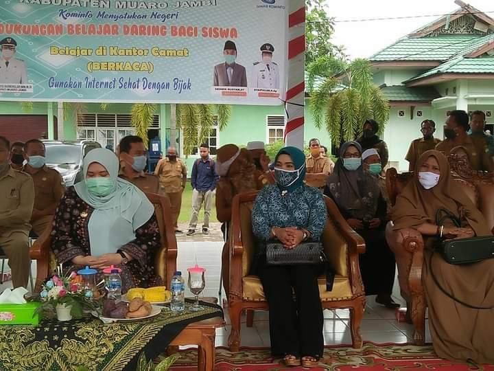  Bupati Muaro Jambi, Hj. Masah Busro, SE, saat launching program BERKACA yang digelar Pemkab Muaro Jambi, di Kantor Camat Mestong Muarojambi 