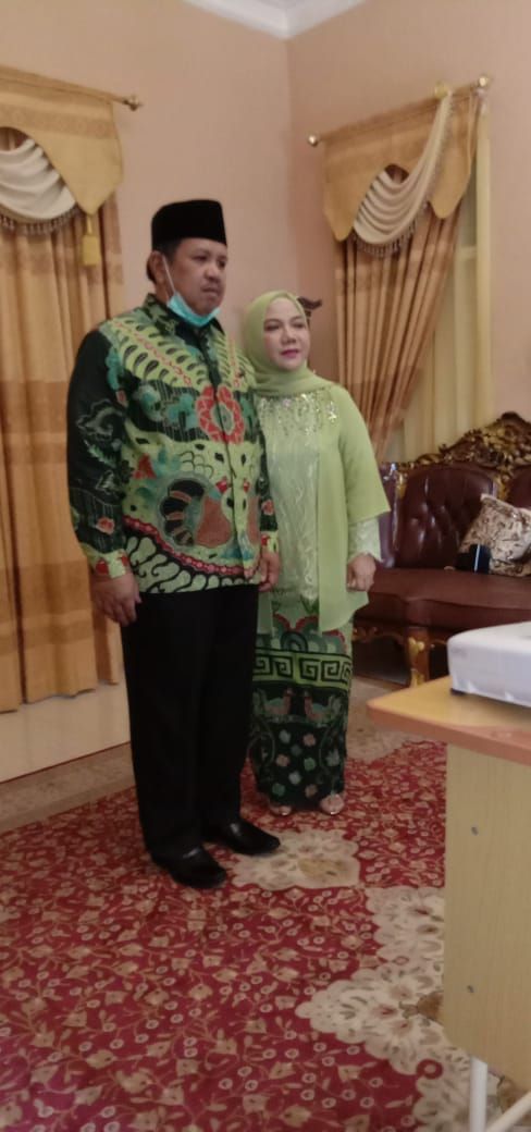 Mahbub Dariyanto  berserta Istri