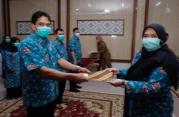 upati Muaro Jambi, Hj. Masnah Busro, SE, Senin (31/8) mengukuhkan FKKS Muaro Jambi di ruang aula rumah dinas bupati di Bukit Cinto Kenang