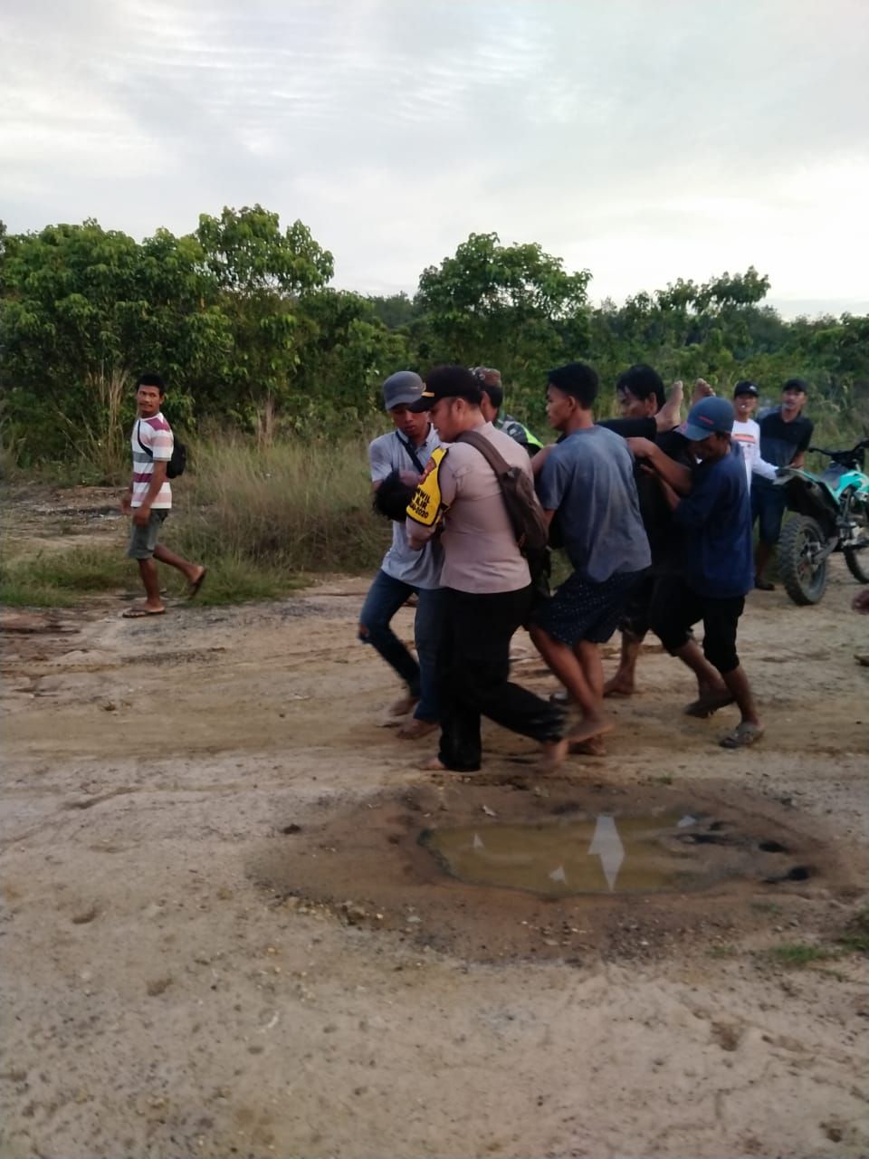 Jenazah pemilik dompeng  dievakuasi