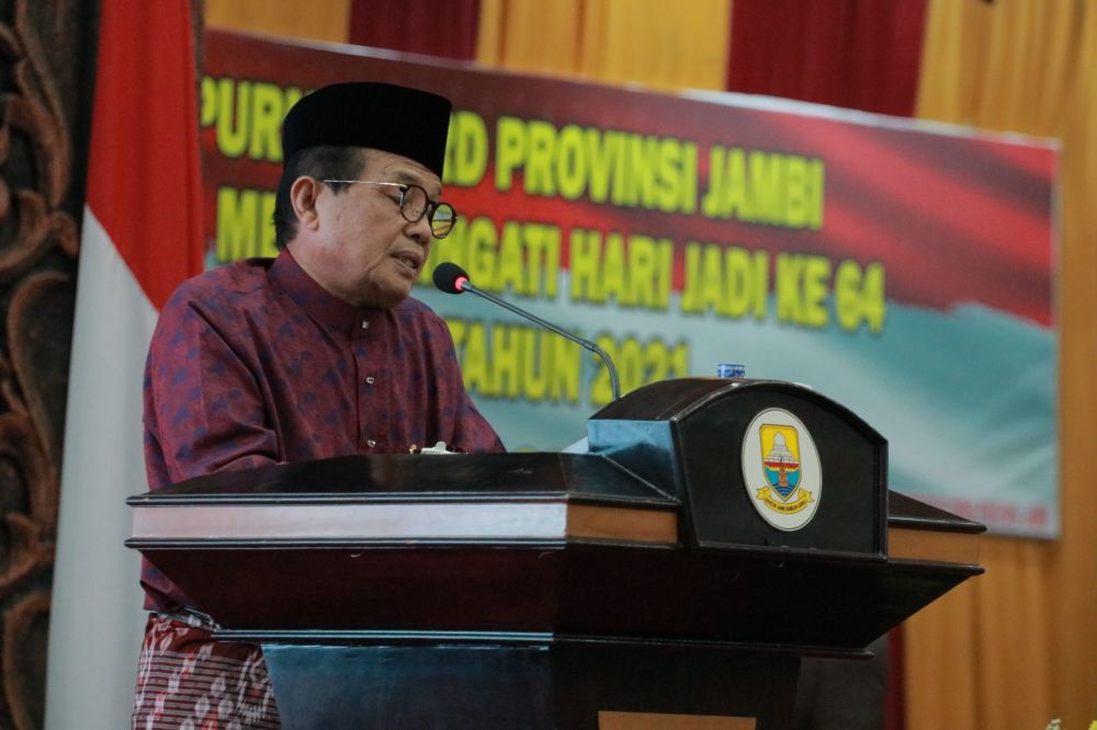 Gubernur Jambi Fachrori Umar membeberkan capaian Provinsi Jambi selama tahun 2020 dalam sidang paripurna HUT ke-64 Provinsi Jambi di gedung DPRD Provinsi Jambi, Rabu (6/1/2021)