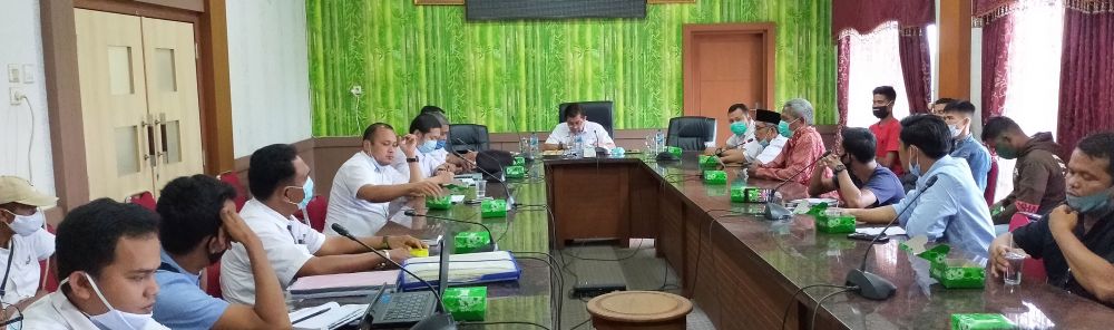 Asisten I Pemerintahan, Drs H Arief Ampera ME pimpin rapat koordinasi konflik PT SAPM dengan kelompok masyarakat Pulau Pandan dan Temenggung 