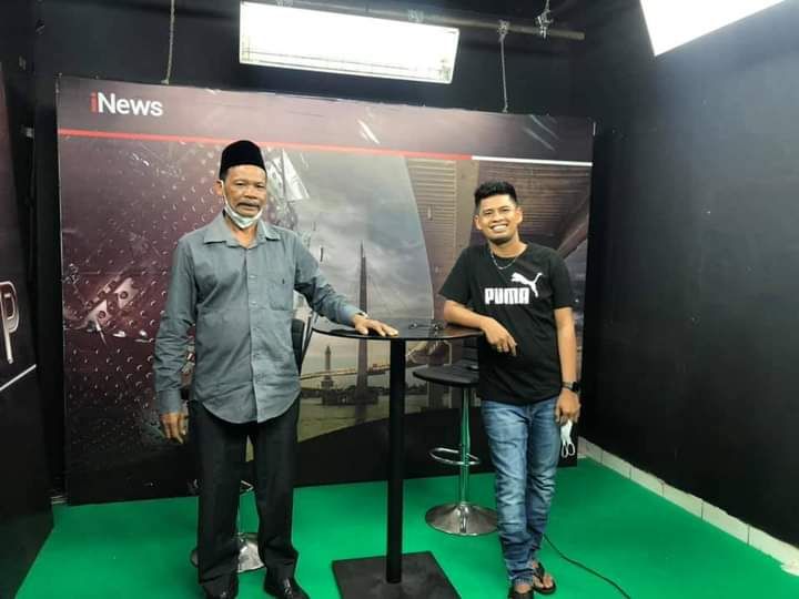 H. Samiun, mantan Anggota DPRD Padang Sidumpuan saat ia di undang ke studio iNewsTV Jambi, Rabu (24/02) untuk memaparkan program pembangunan masa depan didampingi Anaknya Paris Siregar. 