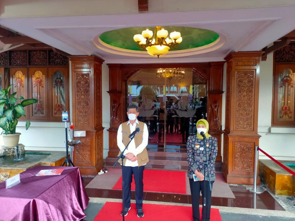 Kepala BNPB Letjend Doni Monardo selaku Ketua Satgas Penanganan Covid-19 Republik Indonesia Jumpa Pers saat berkunjung di Jambi