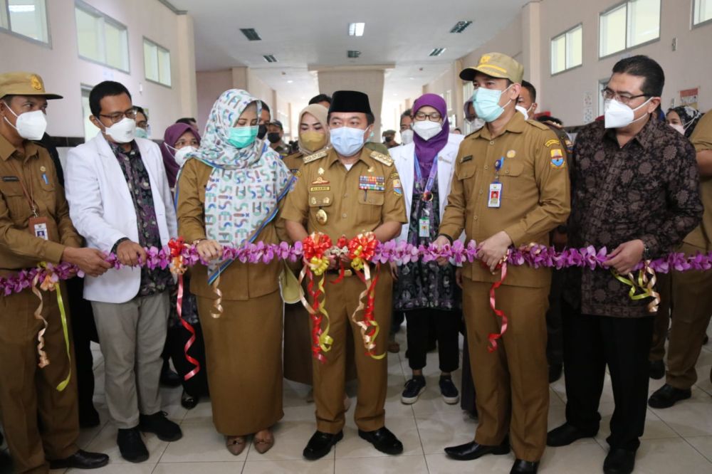 Gubernur Jambi Dr. H. Al Haris, S.Sos, M.H., meresmikan beroperasinya unit perawatan stroke di RSUD Raden Mattaher Jambi.