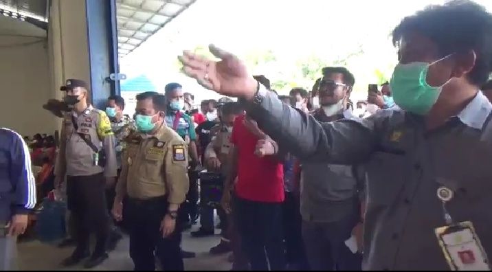 Momen Menteri Pertanian RI, Syahrul Yasin Limpo saat Mengusir Wartawan saat liputan kunjungannya. 