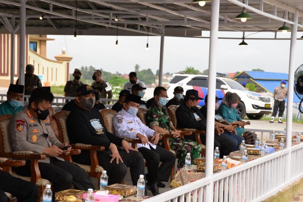 Yayasan Sahabat Sungai Batanghari (YSSB) menggelar lomba melukis, tingkat Sekolah Dasar (SD) Se-kota Jambi yang di selenggarakan di Dermaga Pasar Angso Duo Baru Jambi Senin (3/1/2022).