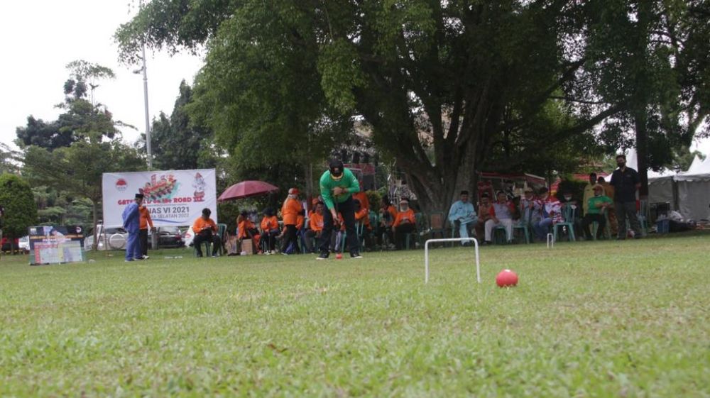 Pertandingan Eksibisi Gateball bersama Para Pengurus Persatuan Gateball Seluruh Indonesia (Pergatsi), bertempat di Lapangan Kantor Gubernur Jambi, Kamis (06/01/2022).