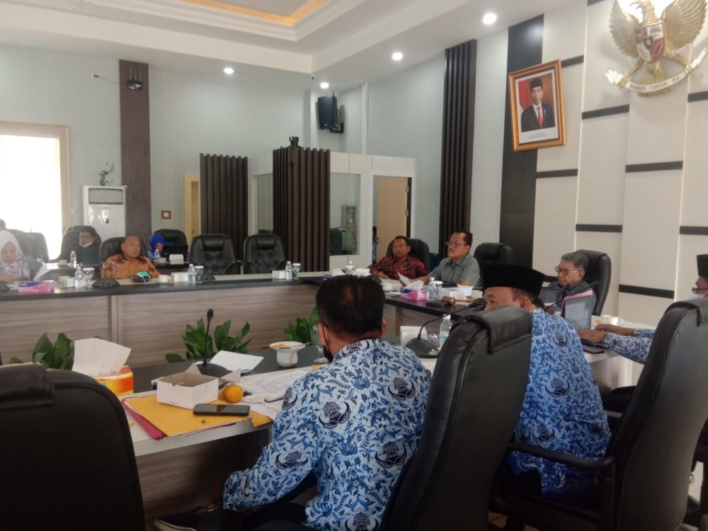 Pansus Aset BOT (Bangun, Guna Serah) DPRD Provinsi Jambi melaksanakan pertemuan dengan Pemerintah Provinsi Jambi.
