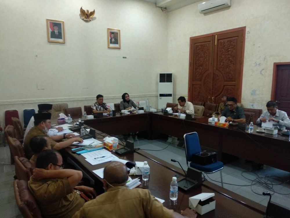 Komisi IV DPRD Provinsi Jambi, menggelar hearing bersama Kementerian Agama Provinsi Jambi, di ruang Bamus DPRD Provinsi Jambi, Selasa (18/1)