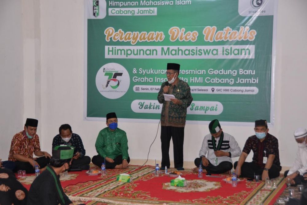 Sani saat meresmikan Gedung Graha Insan Cita HMI Cabang Jambi, yang berlangsung di Sekretariat HMI Provinsi Jambi, Telanaipura, Senin (07/02/2022) malam.