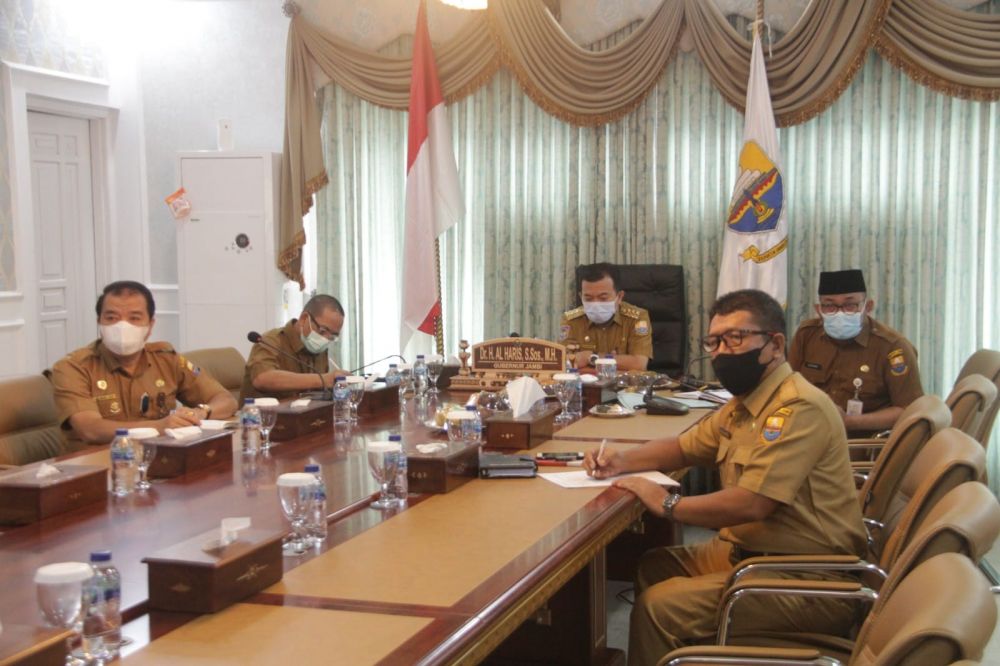 Rapat Koordinasi (Rakor) Bidang Politik dan Pemerintah Umum untuk mempersiapkan Pemilu dan Pilkada 2024 secara virtual, yang berlangsung di Ruang Video Conference Rumah Dinas Gubernur Jambi, Selasa (01/03/2022).