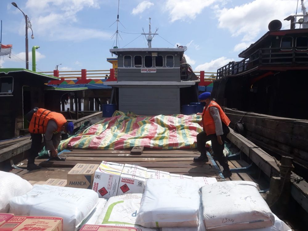 Pengecekan kapal-kapal pengangkut sembako di pelabuhan tangga raja ulu Kualatungkal