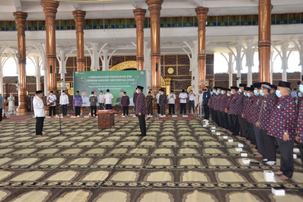 Pengukuhan Pengurus Wilayah Dewan Masjid Indonesia (PW DMI) Provinsi Jambi Masa Bhakti 2022-2027, bertempat di Masjid Agung Al Falah Jambi, Rabu (16/03/2022).
